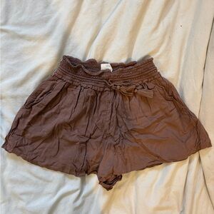 Wilfred Aritzia Brown flowy boho shorts in tan/brown